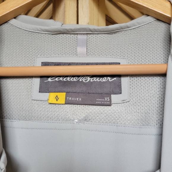 Eddie Baur TRAVEX grey jacket with hood, zipper and many button pockets. - Picture 4 of 5